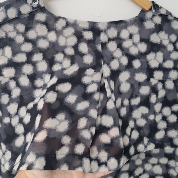 Women's Quintessential Black & Grey Roll Tab Sleeve Sheer Blouse Size Medium - Picture 12 of 13